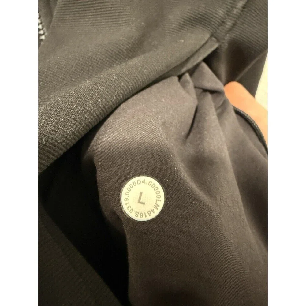 Lululemon Sojourn Jacket Mens Medium Black Full Zip Pockets Outdoor Activewear